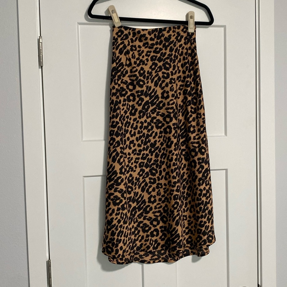 Leopard print midi skirt